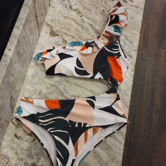 Shein swimsuit - Picture 3 of 3